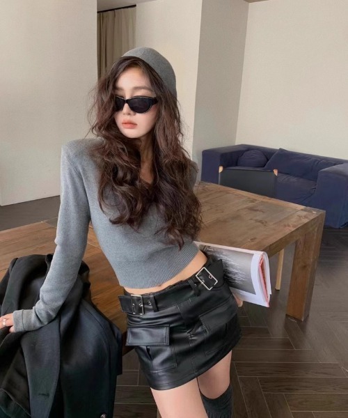 Ritzy(リッツィー)の「ショート丈 ニット ヘンリーネック フードトップス(ニット/セーター・レディース・ブラック/ホワイト/オレンジ/グレー・FREE)」の12枚目の写真
