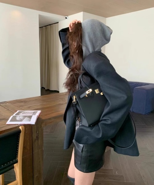 Ritzy(リッツィー)の「ショート丈 ニット ヘンリーネック フードトップス(ニット/セーター・レディース・ブラック/ホワイト/オレンジ/グレー・FREE)」の19枚目の写真