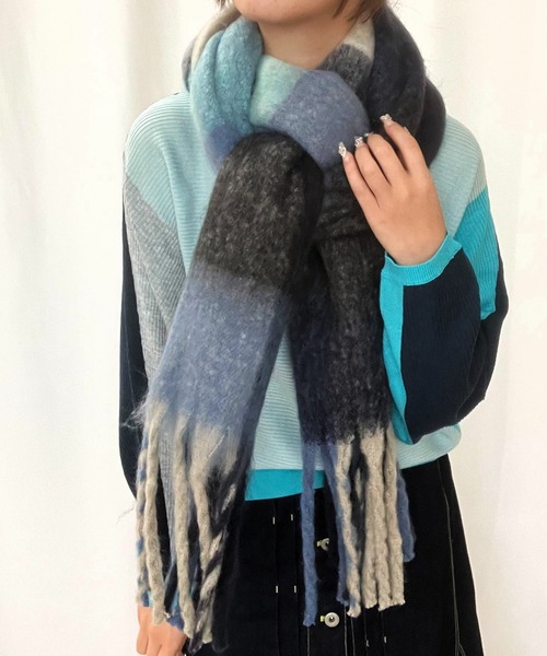 Q(キュー)の「ボリュームチェックマフラー(マフラー・レディース・パープル系その他/ブルー系その他・ONE SIZE)」の13枚目の写真