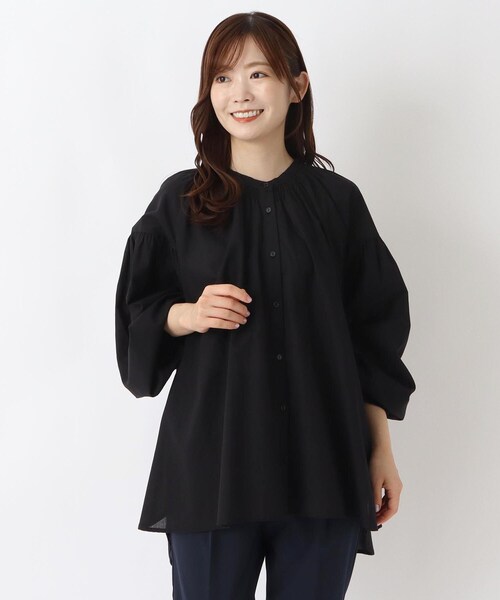 one'sterrace(ワンズテラス)の「衿ぐり シャーリング長袖ブラウス(シャツ/ブラウス・レディース・ブラック系8/ネイビー系5/ブルー系その他7・02)」の1枚目の写真