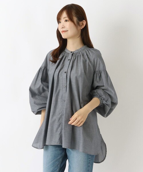 one'sterrace(ワンズテラス)の「衿ぐり シャーリング長袖ブラウス(シャツ/ブラウス・レディース・ブラック系8/ネイビー系5/ブルー系その他7・02)」の3枚目の写真