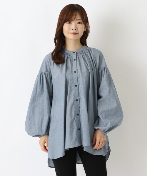 one'sterrace(ワンズテラス)の「衿ぐり シャーリング長袖ブラウス(シャツ/ブラウス・レディース・ブラック系8/ネイビー系5/ブルー系その他7・02)」の2枚目の写真