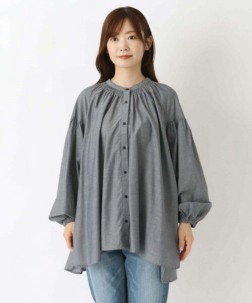 one'sterrace(ワンズテラス)の「衿ぐり シャーリング長袖ブラウス(シャツ/ブラウス・レディース・ブラック系8/ネイビー系5/ブルー系その他7・02)」の4枚目の写真