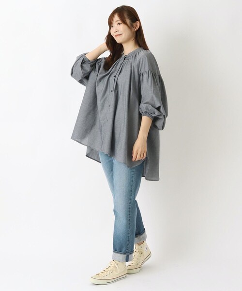 one'sterrace(ワンズテラス)の「衿ぐり シャーリング長袖ブラウス(シャツ/ブラウス・レディース・ブラック系8/ネイビー系5/ブルー系その他7・02)」の16枚目の写真