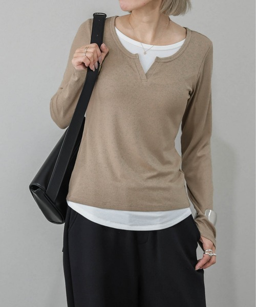 SUGAR BISKET(シュガービスケット)の「カップ付きレイヤードデザイントップス(Tシャツ/カットソー・レディース・ブラック/グレー/ベージュ・フリー)」の1枚目の写真