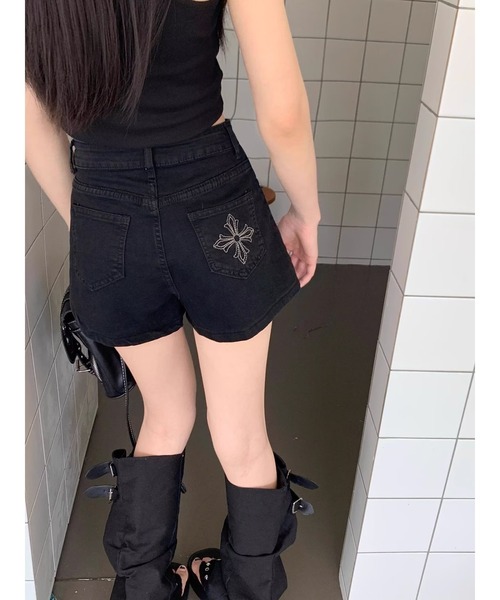 Ritzy(リッツィー)の「ハイウエスト 刺繍飾り デニムパンツ(デニムパンツ・レディース・ブラック・M/L)」の1枚目の写真
