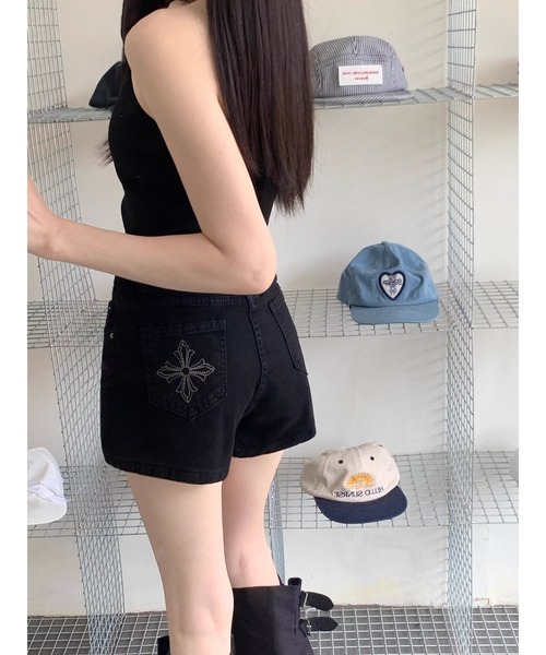 Ritzy(リッツィー)の「ハイウエスト 刺繍飾り デニムパンツ(デニムパンツ・レディース・ブラック・M/L)」の2枚目の写真