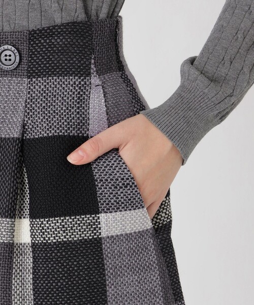 BLUE LABEL CRESTBRIDGE(ブルーレーベルクレストブリッジ)の「クレストブリッジチェックスラブプリペラキュロットパンツ(その他パンツ・レディース・ブラック/レッド/イエロー系その他3・36/38)」の9枚目の写真