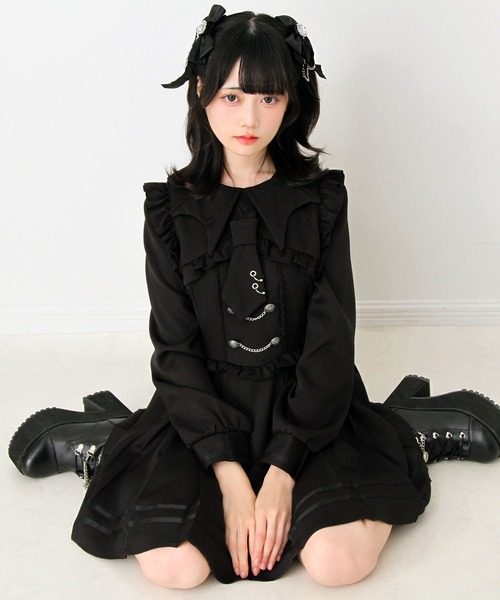 コウモリ襟チェーンボタンフリルプリーツワンピース（ワンピース