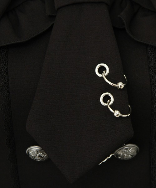 コウモリ襟チェーンボタンフリルプリーツワンピース（ワンピース