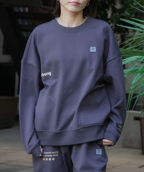 BILLABONG(ビラボン)の「BILLABONG レディース ADIV SWEAT CREW トレーナー 【2025年秋冬モデル】 @autumn/ビラボン防風・撥水スウェットトレーナー(SET UP・セットアップ可能・空港コーデ)(スウェット・レディース・アイボリー/ブラック系その他・MEDIUM/LARGE)」の1枚目の写真