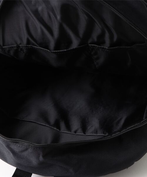 CONVERSE（コンバース）の「【CONVERSE/コンバース】【取り外しポーチ付・30L】スニーカープリント バックパック 大容量リュック PCスリーブ（バックパック/リュック・メンズ・ホワイト/ブラック・FREE）」の5枚目の写真