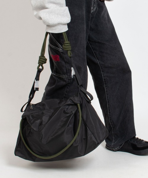 SVEC（シュベック）の「ロープストラップ ショルダーバッグ（ショルダーバッグ・レディース・イエロー/ブルー/グレー/ピンク/カーキ/ネイビー/ライトブルー/ブラック/ホワイト・FREE）」の3枚目の写真