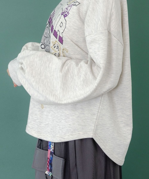 ScoLar(スカラー)の「153698:スカラーちゃん×トラ×蝶刺繍 ミニ裏毛プルオーバー(Tシャツ/カットソー・レディース・ブラック/杢グレー/グリーン・M)」の8枚目の写真