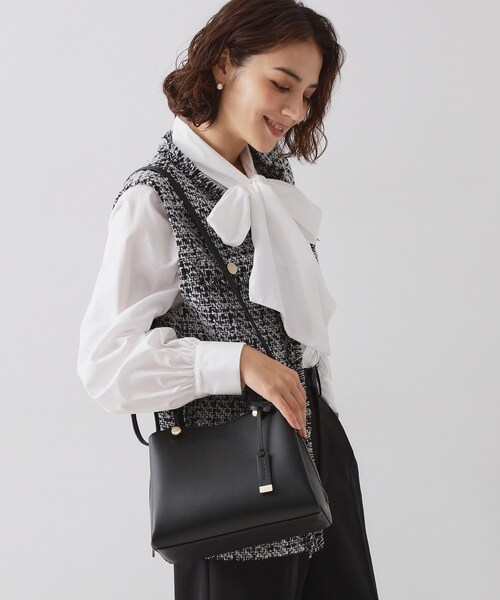 OPAQUE.CLIP（オペークドットクリップ）の「【2WAY】合皮ミドルサイズボストンバッグ（ボストンバッグ・レディース・ナチュラル/ブラック・00）」の3枚目の写真