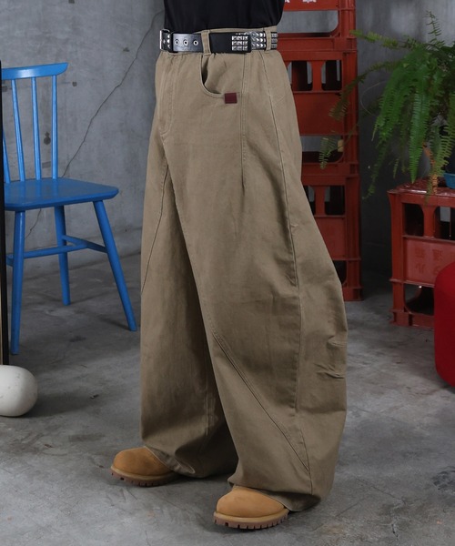 ILL'S（イルズ）の「バレルレッグ チノパンツ メンズ レディース ユニセックス（チノパンツ・メンズ・ブラック/ベージュ・M/L）」の4枚目の写真
