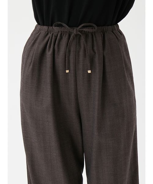 Mila Owen（ミラオーウェン）の「ウエストゴムヘリンボーンイージーパンツ（その他パンツ・レディース・グレー/ブラウン・0/00/1）」の5枚目の写真