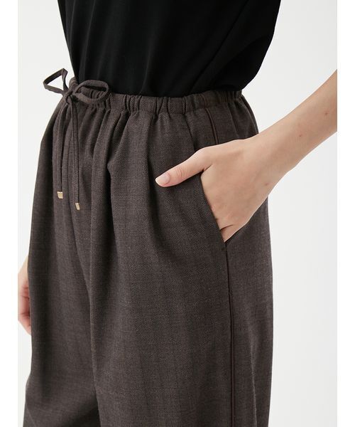 Mila Owen（ミラオーウェン）の「ウエストゴムヘリンボーンイージーパンツ（その他パンツ・レディース・グレー/ブラウン・0/00/1）」の6枚目の写真