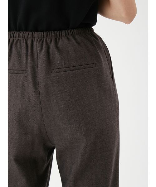 Mila Owen（ミラオーウェン）の「ウエストゴムヘリンボーンイージーパンツ（その他パンツ・レディース・グレー/ブラウン・0/00/1）」の7枚目の写真