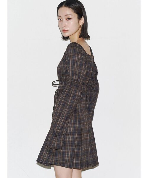 EMODA（エモダ）の「2WAYショルダーギャザーワンピース（ワンピース・レディース・ブラウン/ブラック/グレー・FREE）」の19枚目の写真