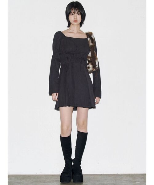 EMODA（エモダ）の「2WAYショルダーギャザーワンピース（ワンピース・レディース・ブラウン/ブラック/グレー・FREE）」の15枚目の写真