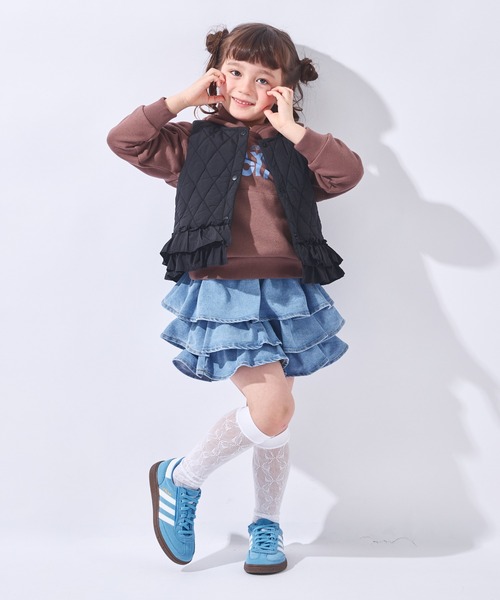 ever closet（エバークローゼット）の「揺れる3段フリル デニムキュロット（デニムパンツ・キッズ・ブルー/ブラック/サックスブルー・100cm/90cm/150cm/140cm/130cm/120cm/110cm）」の7枚目の写真