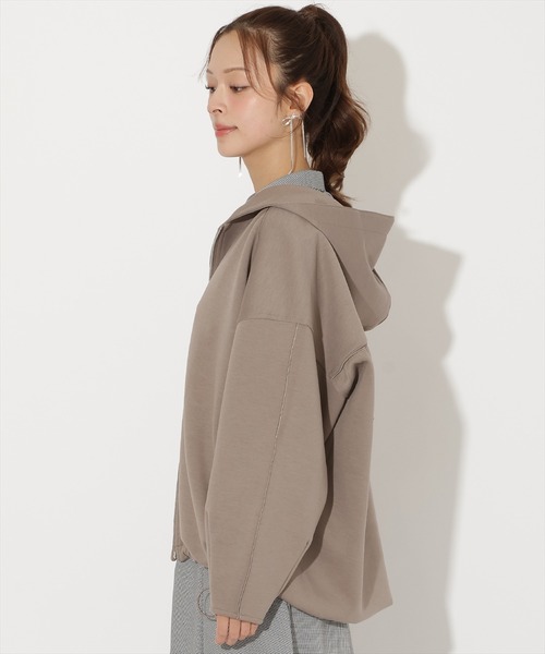 AND COUTURE（アンドクチュール）の「ダンボールポンチフードジップパーカー（パーカー・レディース・ブラック/ダークブラウン/ベージュ・FREE）」の10枚目の写真