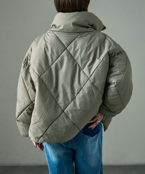 Fashion Letter（ファッションレター）の「ダイヤキルト ビッグカラー 中綿ブルゾン（ダウンジャケット/コート・レディース・ブラック/カーキ/オフホワイト・L/M）」の11枚目の写真