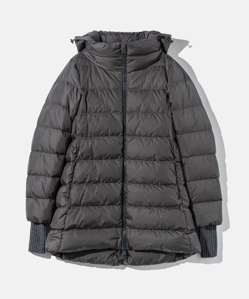HERNO(ヘルノ)の「HERNO A-Shape DOWN JACKET IN NYLON CHAMONIX ヘルノ Aシェイプ ナイロ ダウンジャケット(ダウンジャケット/コート・レディース・ブラック/ダークグレー/ネイビー・44/40)」の3枚目の写真