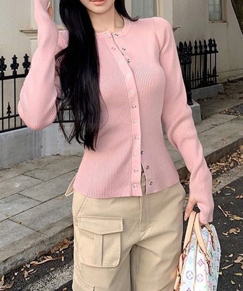 Chiina（チーナ）の「Chiina/【豊富なカラーバリーション】スリムフィット　リブトップス　カーディガン（カーディガン/ボレロ・レディース・ブラック/ホワイト/レッド/グレー・SMALL/MEDIUM）」の6枚目の写真