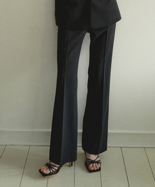 OCTETTE(オテット)の「FLARE LINE STRECH PANTS_BLACK(スラックス・レディース・ブラック・SMALL/MEDIUM)」の2枚目の写真