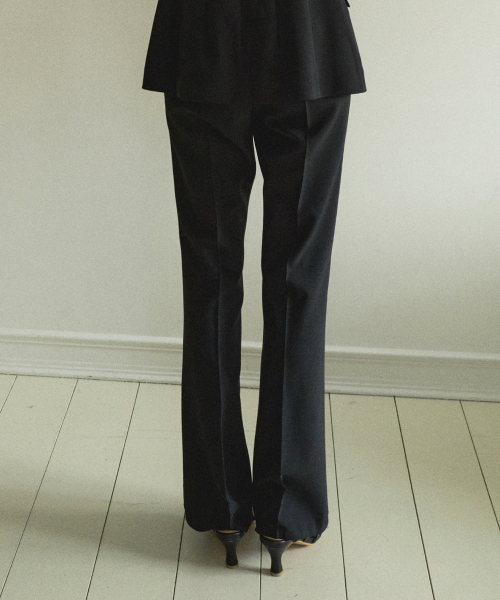 OCTETTE(オテット)の「FLARE LINE STRECH PANTS_BLACK(スラックス・レディース・ブラック・SMALL/MEDIUM)」の4枚目の写真