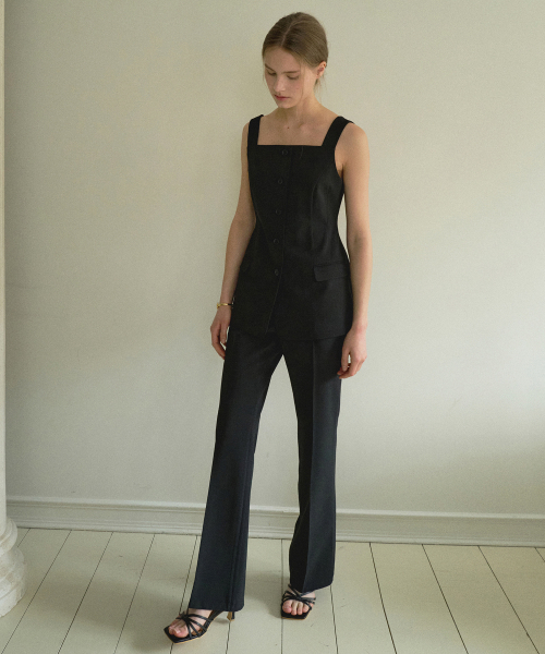 OCTETTE(オテット)の「FLARE LINE STRECH PANTS_BLACK(スラックス・レディース・ブラック・SMALL/MEDIUM)」の5枚目の写真