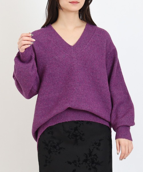 TRUDEA(トルディア)の「ミルドライクVネックニット(ニット/セーター・レディース・パープル/アイボリー/チャコールグレー/ブルー・MEDIUM)」の4枚目の写真