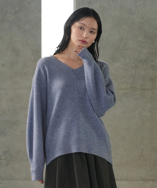 TRUDEA(トルディア)の「ミルドライクVネックニット(ニット/セーター・レディース・パープル/アイボリー/チャコールグレー/ブルー・MEDIUM)」の3枚目の写真