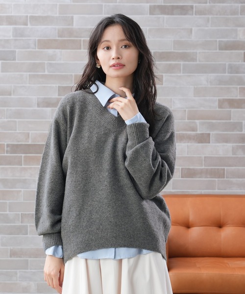 TRUDEA(トルディア)の「ミルドライクVネックニット(ニット/セーター・レディース・パープル/アイボリー/チャコールグレー/ブルー・MEDIUM)」の6枚目の写真