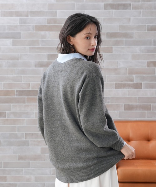 TRUDEA(トルディア)の「ミルドライクVネックニット(ニット/セーター・レディース・パープル/アイボリー/チャコールグレー/ブルー・MEDIUM)」の8枚目の写真