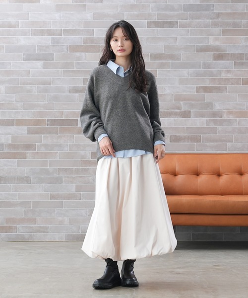 TRUDEA(トルディア)の「ミルドライクVネックニット(ニット/セーター・レディース・パープル/アイボリー/チャコールグレー/ブルー・MEDIUM)」の9枚目の写真