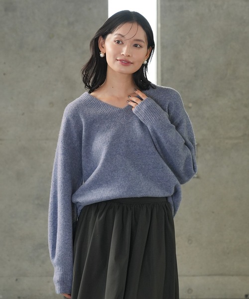 TRUDEA(トルディア)の「ミルドライクVネックニット(ニット/セーター・レディース・パープル/アイボリー/チャコールグレー/ブルー・MEDIUM)」の10枚目の写真