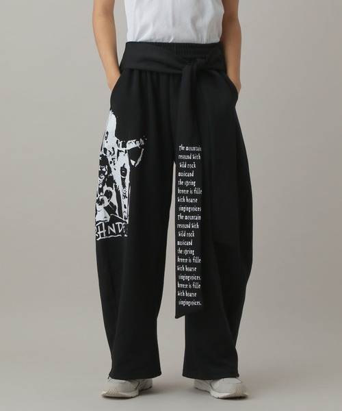 LAND MUSEUM（ランドミュージアム）の「LAND MUSEUM／バレルレタースウェットパンツ（スウェットパンツ・メンズ・ブラック/グレー・MEDIUM/LARGE）」の2枚目の写真