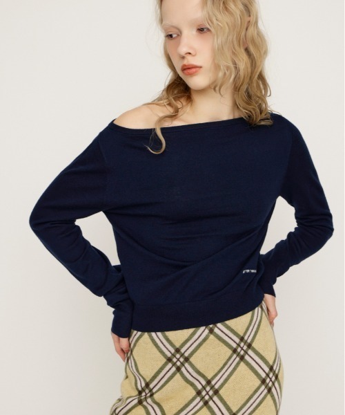 SLY(スライ)の「OFF SHOULDER 2WAY HG TOPS オフショルダー 2ウェイ ハイゲージ トップス 春服(ニット/セーター・レディース・キャメル/ライトグリーン/ダークグレー/ネイビー・FREE)」の3枚目の写真