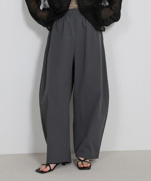 select MOCA（セレクトモカ）の「コクーンイージーナイロンパンツ（その他パンツ・レディース・ブラック/チャコールグレー・FREE）」の2枚目の写真