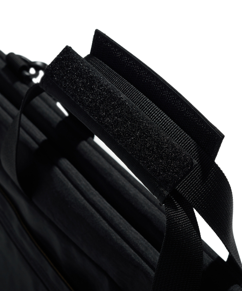 BROWNBREATH（ブラウンブレス）の「STRIVE LAPTOP BAG - BLACK（ショルダーバッグ・レディース・その他・ONE SIZE）」の4枚目の写真