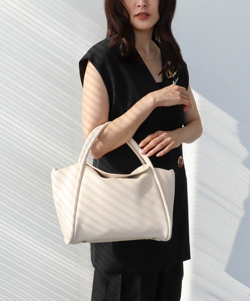 Three Four Time（ｽﾘｰﾌｫｰﾀｲﾑ）の「通しハンドルフラップトート（ショルダーバッグ・レディース・オフホワイト/ライトイエロー/ブラック・FREE）」の4枚目の写真