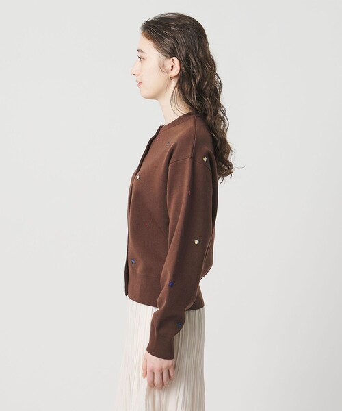 UNITED ARROWS(ユナイテッドアローズ)の「フラワー エンブロイダリー カーディガン(カーディガン/ボレロ・レディース・ネイビー/ライム/ダークグレー/ダークブラウン・FREE)」の11枚目の写真