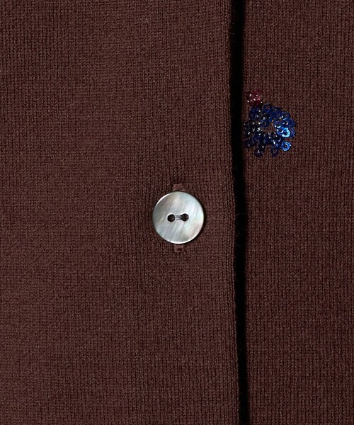 UNITED ARROWS（ユナイテッドアローズ）の「フラワー エンブロイダリー カーディガン（カーディガン/ボレロ・レディース・ライム/ダークブラウン/ネイビー/ダークグレー・FREE）」の16枚目の写真