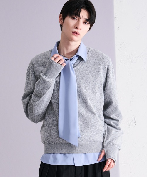 Ellno Loset（エルノロゼット）の「レイヤードライクVネックニット/フィンガーホール付き（ニット/セーター・メンズ・グレー/ブラック・SMALL/MEDIUM/LARGE）」の2枚目の写真