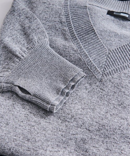 Ellno Loset（エルノロゼット）の「レイヤードライクVネックニット/フィンガーホール付き（ニット/セーター・メンズ・グレー/ブラック・SMALL/MEDIUM/LARGE）」の14枚目の写真