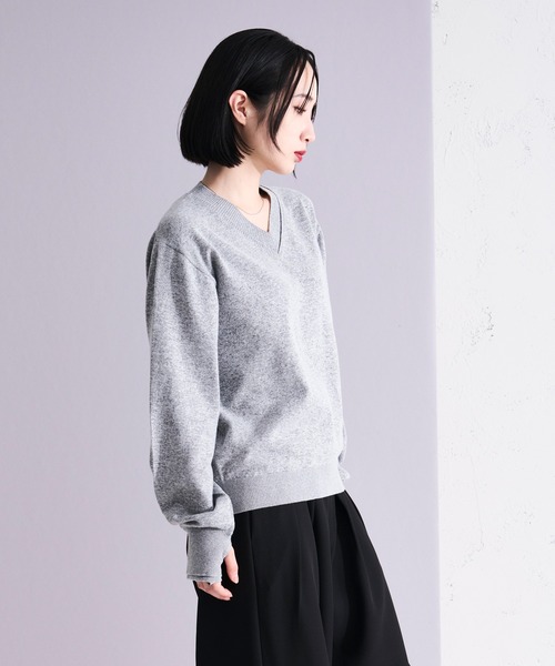 Ellno Loset（エルノロゼット）の「レイヤードライクVネックニット/フィンガーホール付き（ニット/セーター・メンズ・グレー/ブラック・SMALL/MEDIUM/LARGE）」の14枚目の写真