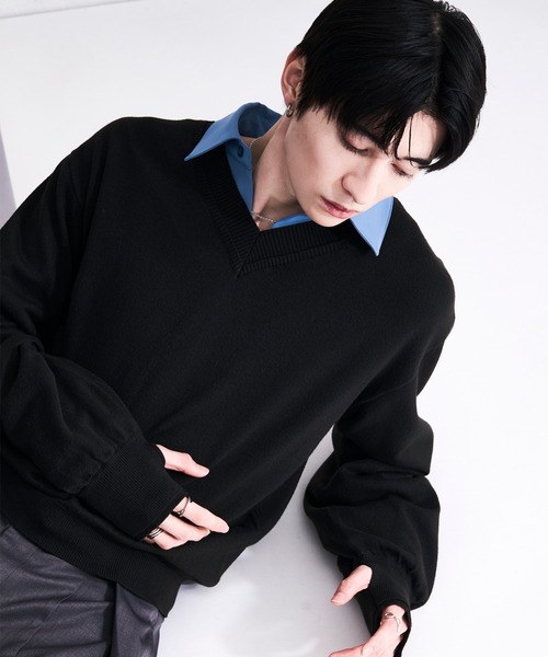 Ellno Loset（エルノロゼット）の「レイヤードライクVネックニット/フィンガーホール付き（ニット/セーター・メンズ・グレー/ブラック・SMALL/MEDIUM/LARGE）」の12枚目の写真